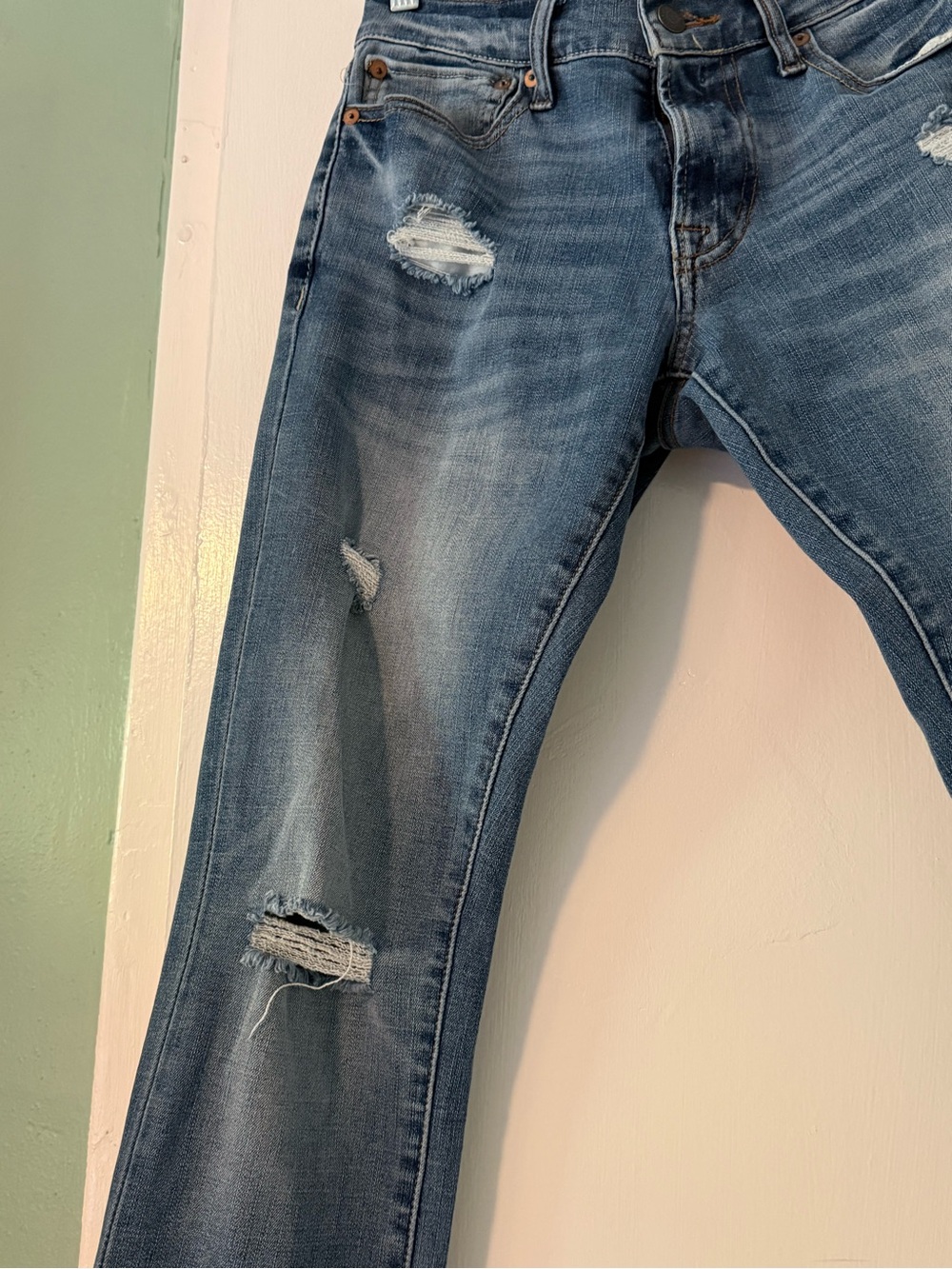 Aeropostale Classic Slim Distressed women’s  Jeans - size 28x30 - Picture 4 of 10